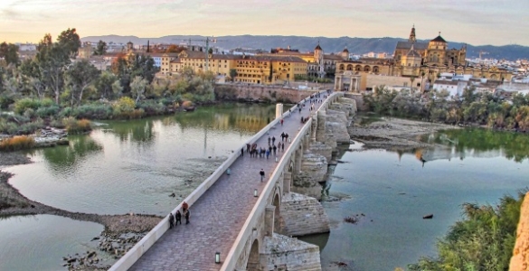 Roman bridge and Mezquita Cordoba TB