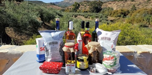 Luxury Christmas hamper with finest Spanish products 