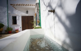 Casa Olea B&B Andalucia entrance fountain 