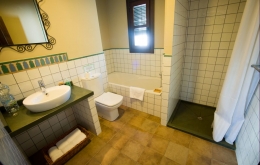 Casa Olea small hotels Andalucia bath and shower